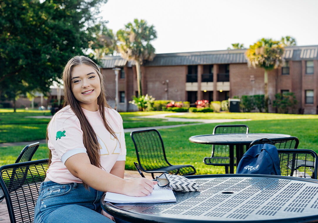 Delta Zeta Scholarships | Delta Zeta Foundation Awards